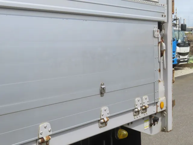 助手席側あおり後方に看板日焼け跡があります。|いすゞ フォワード QKG-FVZ34U2の写真37