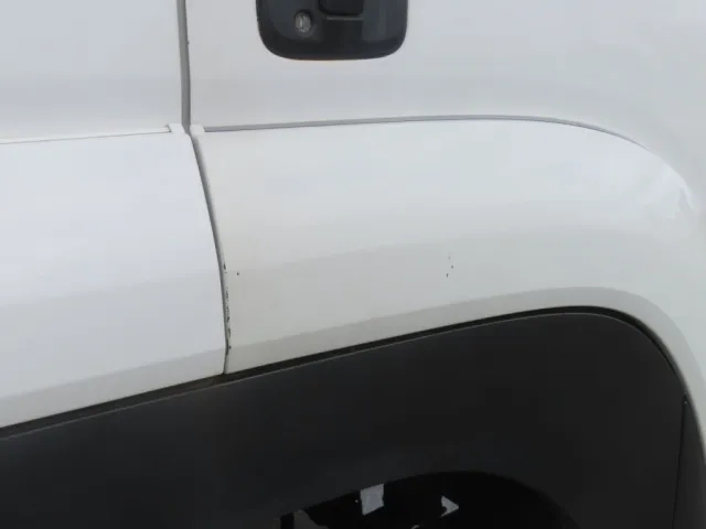 運転席側フロントフェンダーに細かいキズがあります。|いすゞ フォワード QKG-FVZ34U2の写真38