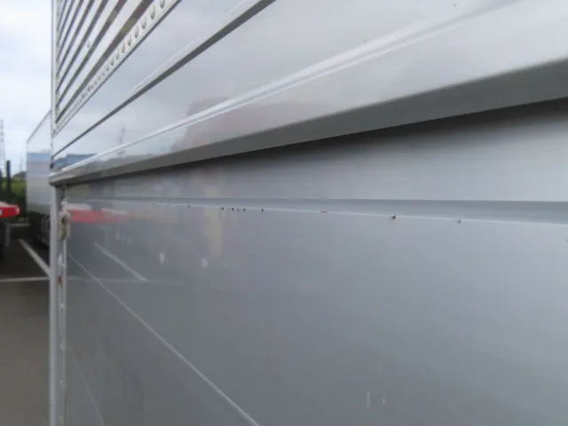 運転席側あおりに細かいキズがあります。|いすゞ フォワード QKG-FVZ34U2の写真42