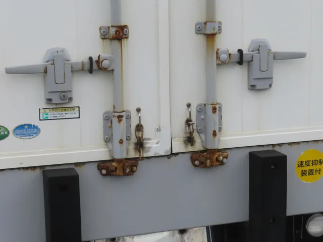 ハンマーロック下部にサビがあります。|いすゞ フォワード QKG-FVZ34U2の写真49