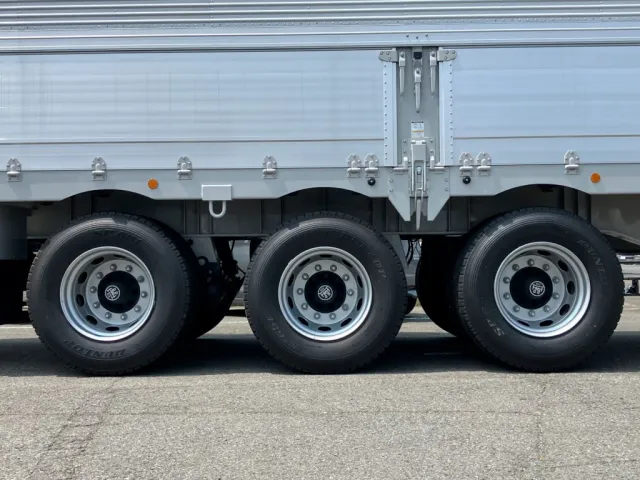 3軸です。リフトアクスル付きです|トレクス  PFB34118改の写真11