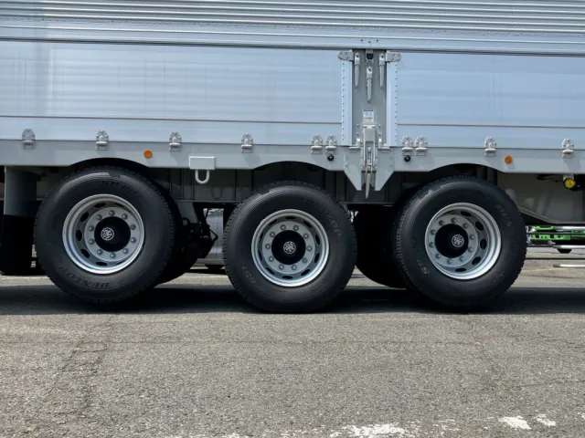 リフトアクスルは前後軸が上昇・中軸残しです。|トレクス  PFB34118改の写真12