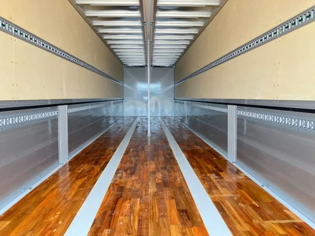 床は板張り・ラッシング2段・落としフック12対付いています。|トレクス  PFB34118改の写真16