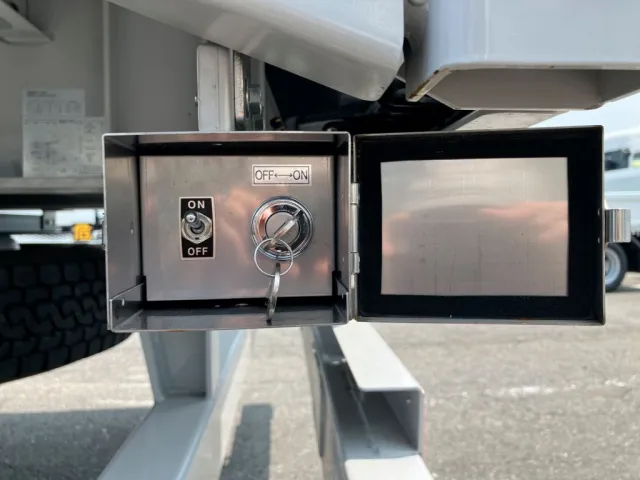 ウイングのメインスイッチです。|トレクス  PFB34118改の写真20