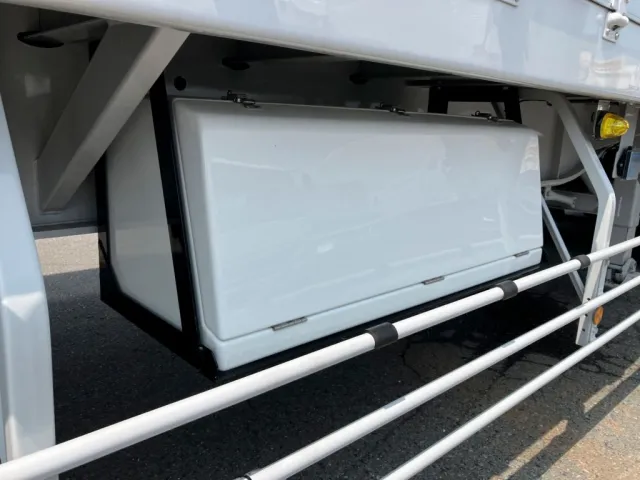 工具箱はFPR製です。|トレクス  PFB34118改の写真23