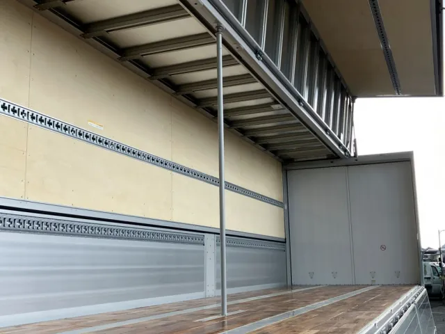 センターポール付きです。|トレクス  PFB34118改の写真32