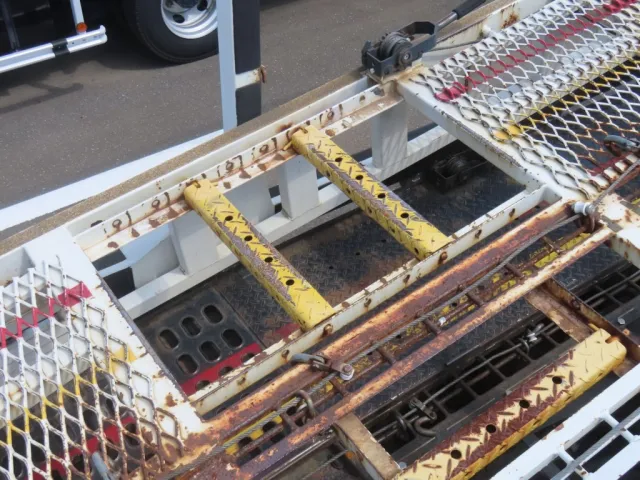 2階のタイヤ落としの状態です。|日野 レンジャー LDG-GK8JWAAの写真11