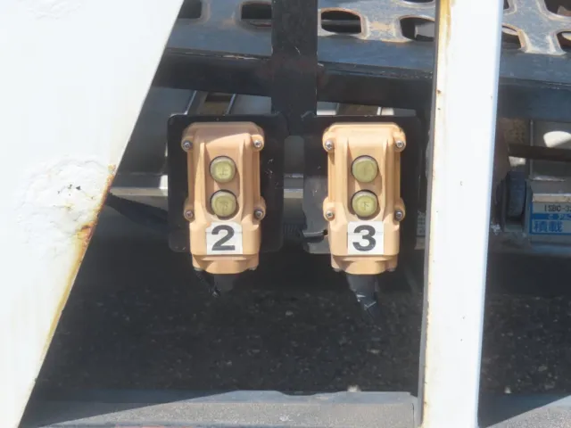 上物の操作スイッチです。|日野 レンジャー LDG-GK8JWAAの写真17