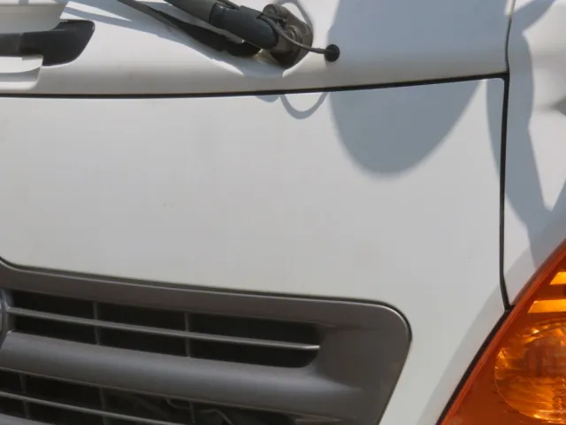 フロントパネルに看板日焼け跡があります。|日野 レンジャー LDG-GK8JWAAの写真29