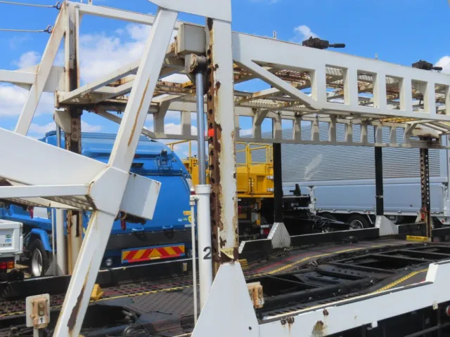 助手席側の柱にサビがあります。|日野 レンジャー LDG-GK8JWAAの写真31