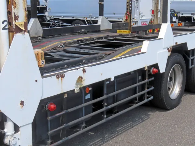 助手席側サイドレールにサビがあります。|日野 レンジャー LDG-GK8JWAAの写真32