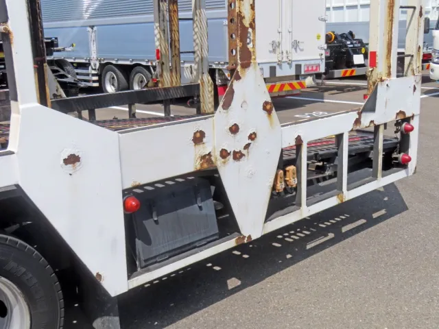 助手席側サイドレール（後部）にサビがあります。|日野 レンジャー LDG-GK8JWAAの写真35