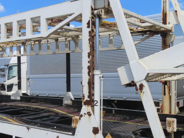 運転席側の柱にサビがあります。|日野 レンジャー LDG-GK8JWAAの写真37