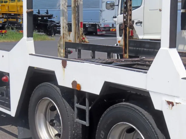 運転席側サイドレール（後軸付近）にサビがあります。|日野 レンジャー LDG-GK8JWAAの写真40