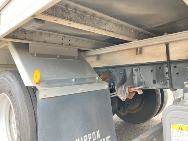 シャシとネタの状態です。ネタはアルミ製です|日野 レンジャー TKG-FD9JLAA(2WD)の写真6