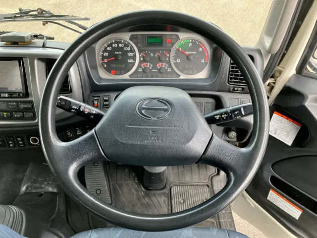 ハンドル周りの状態です。グリップにスレがあります|日野 レンジャー TKG-FD9JLAA(2WD)の写真26