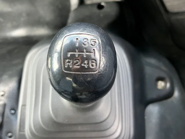 6速マニュアルです。|日野 レンジャー TKG-FD9JLAA(2WD)の写真30