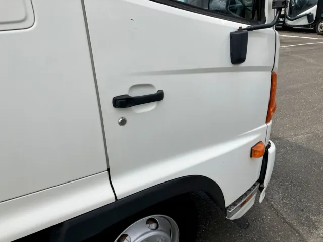 運転席側ドア周りに小傷があります。|日野 レンジャー TKG-FD9JLAA(2WD)の写真42