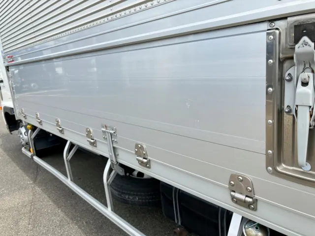 助手席側前方アオリに擦れがあります。|日野 レンジャー TKG-FD9JLAA(2WD)の写真50