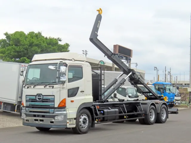 日野 プロフィア QKG-FS1EWBAの写真1