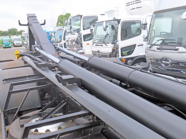 ツインシリンダーです。|日野 プロフィア QKG-FS1EWBAの写真7