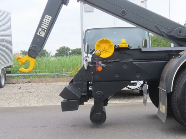 リアジャッキは油圧式です。|日野 プロフィア QKG-FS1EWBAの写真9