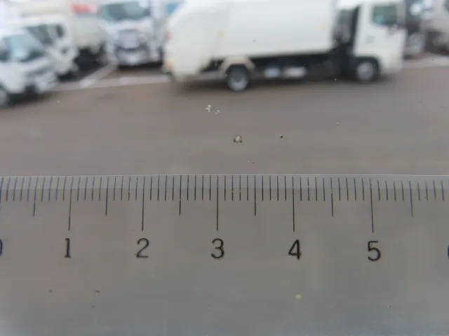 フロントガラス助手席側に小キズがあります。|日野 プロフィア QKG-FS1EWBAの写真11