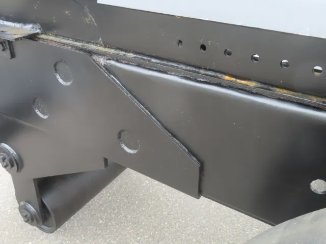 フレーム運転席側後方が板金補修されています。|日野 プロフィア QKG-FS1EWBAの写真20