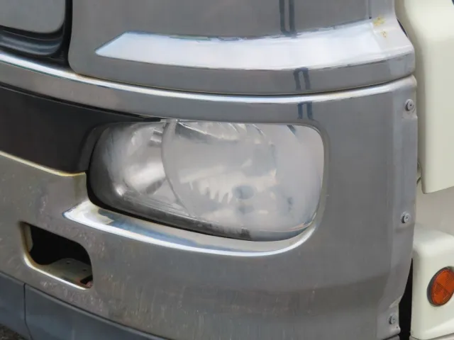ヘッドライトのレンズに曇りがあります。|日野 プロフィア QKG-FS1EWBAの写真34