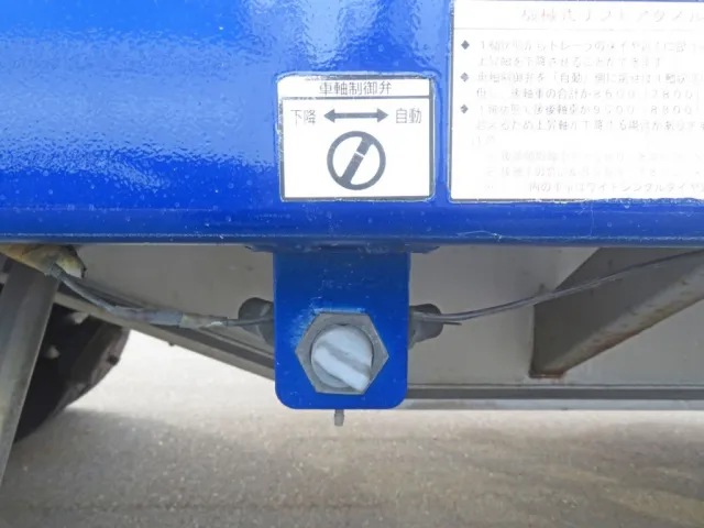 アクスルリフトの切り替えスイッチです。|トレクス  PLB24103の写真15