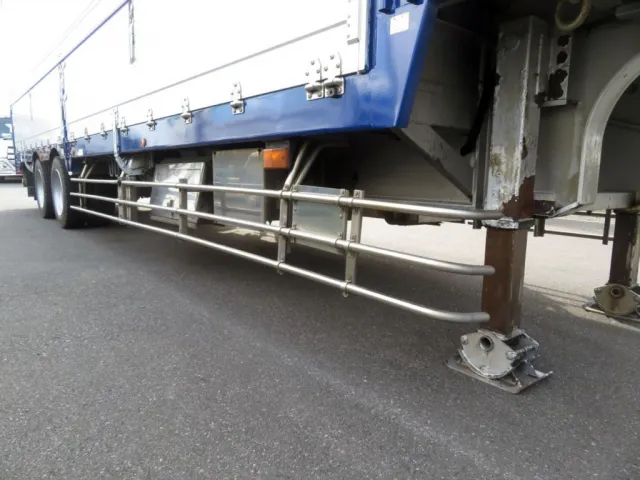 サイドバンパー・サイドバンパーステー・バッテリーカバー・工具箱・リアフェンダーはステンレス製です。|トレクス  PLB24103の写真23