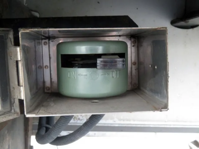 バッテリー横にトレーラスイッチが付いています。|トレクス  PLB24103の写真24