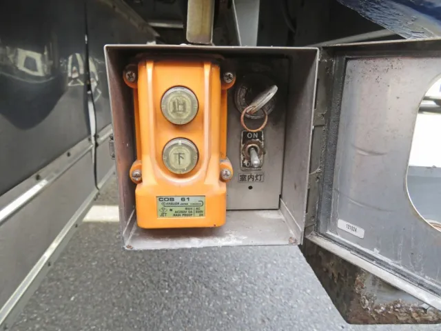 ウイング開閉のメインスイッチです。|トレクス  PLB24103の写真30