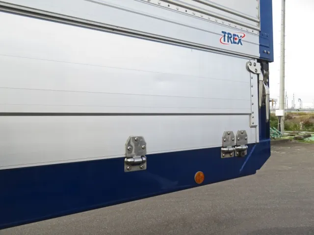 運転席側前方のあおりに小さいヘコミがあります。|トレクス  PLB24103の写真34