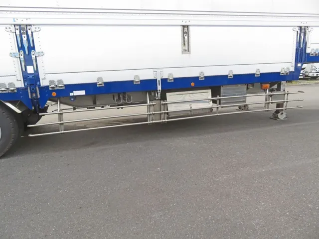 サイドバンパーが後方に押されています。|トレクス  PLB24103の写真37