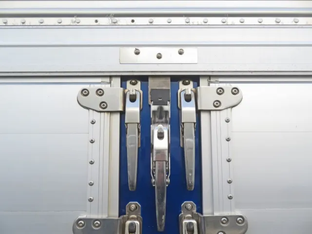 ウイング下部に小さいパッチ当て箇所があります。|トレクス  PLB24103の写真40