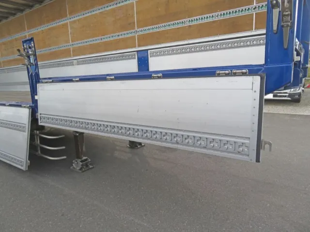 あおり内側の状態です。（前方側）|トレクス  PLB24103の写真41