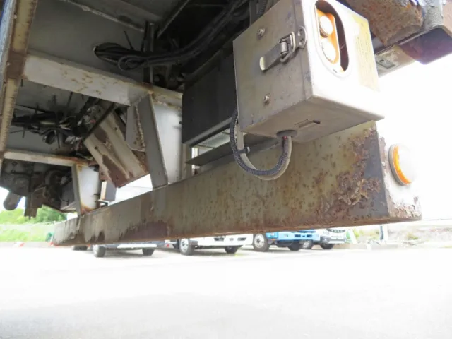 リアバンパー内側にサビ・腐食箇所があります。|トレクス  PLB24103の写真48