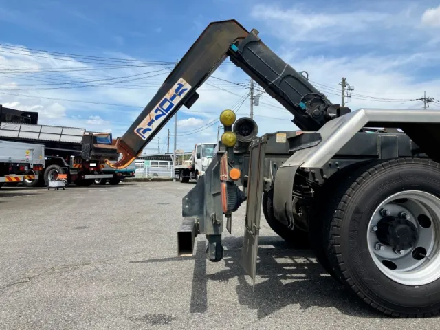 リヤジャッキ付きです。|日野 レンジャー TKG-FD9JGAA(2WD)の写真9