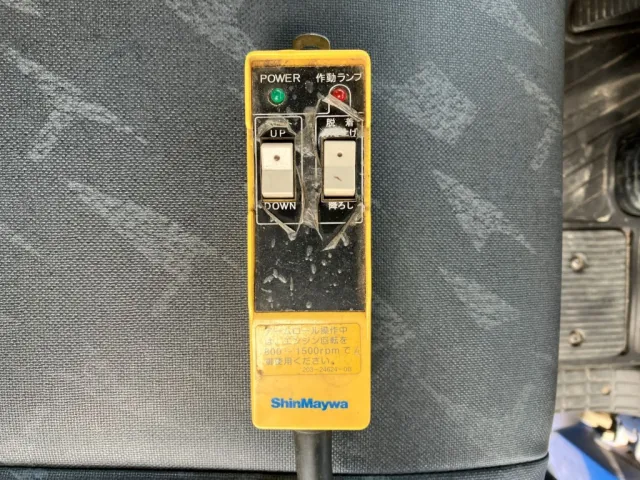 上物の操作スイッチです。|日野 レンジャー TKG-FD9JGAA(2WD)の写真16