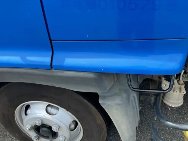 助手席側ドア・クオーター周りに小傷があります。|日野 レンジャー TKG-FD9JGAA(2WD)の写真30