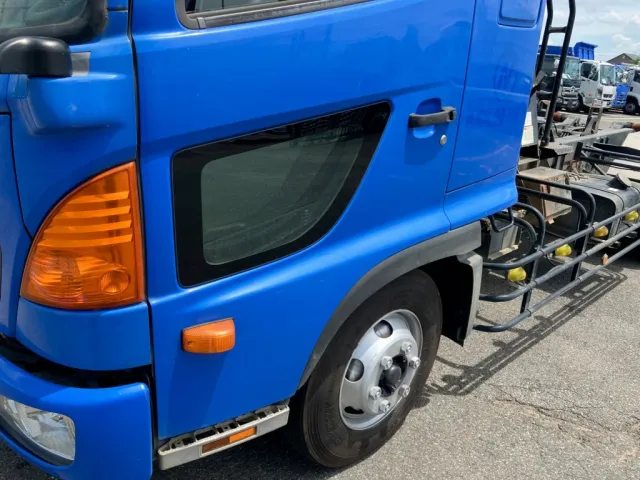 助手席側ドア全体に擦れがあります。|日野 レンジャー TKG-FD9JGAA(2WD)の写真31