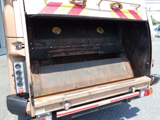 圧縮板の状態です。|三菱 ファイター TKG-FK71F(2WD)の写真11