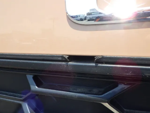 フロントパネルのゴムに切れがあります。|三菱 ファイター TKG-FK71F(2WD)の写真27