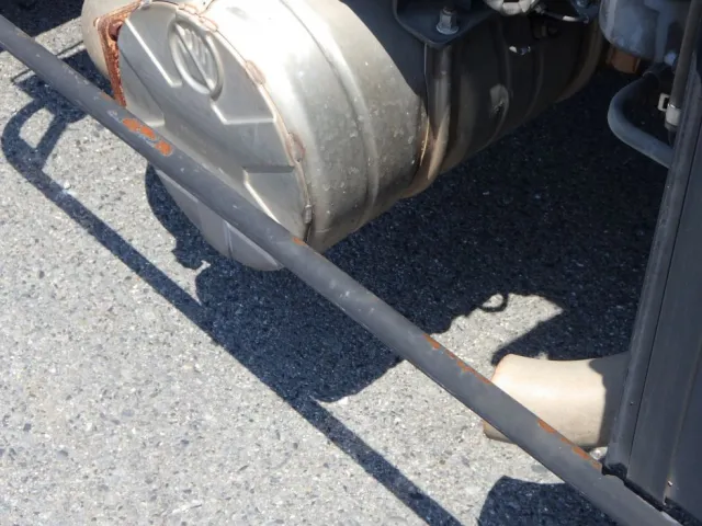 左右のサイドバンパーにサビがあります。|三菱 ファイター TKG-FK71F(2WD)の写真38