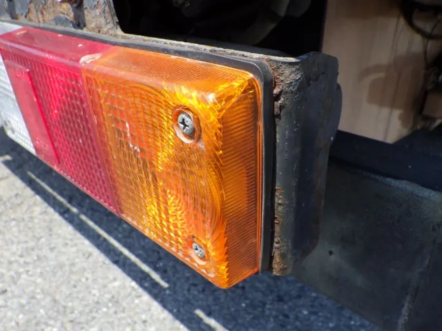 左右のテールレンズにヒビがあります。|三菱 ファイター TKG-FK71F(2WD)の写真42