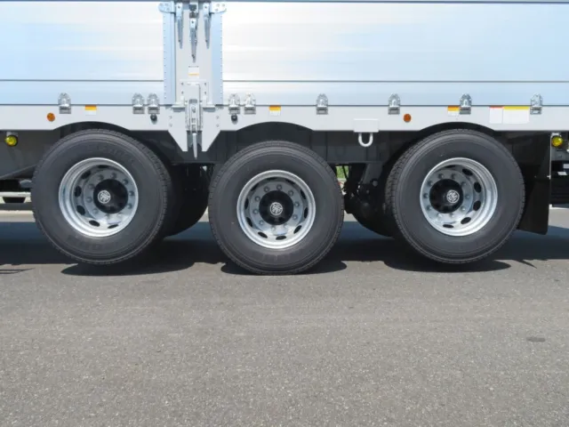 前後のタイヤが浮きます。（中央が軸になります）|トレクス  PFB34118の写真23