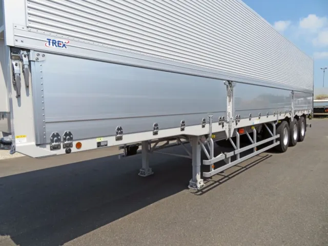 ウイングロック・あおりロック・丁番・リアフェンダーはステンレス製です。|トレクス  PFB34118の写真28