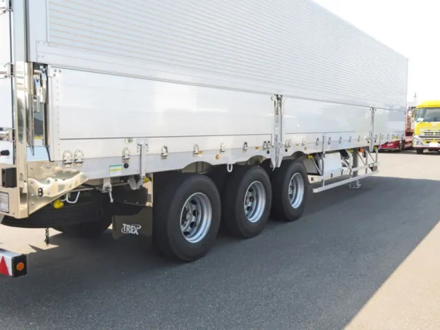 ウイングロック・あおりロック・丁番・リアフェンダーはステンレス製です。|トレクス  PFB34118の写真29