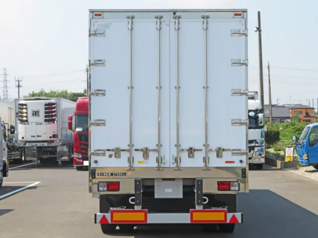 リア柱・丁番・ハンマーロック・テールランプ枠はステンレス製です。|トレクス  PFB34118の写真30